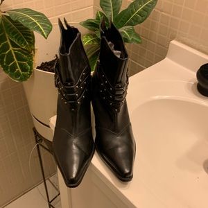 Harley Davidson women black boots. Vintage they don’t make this style anymore.